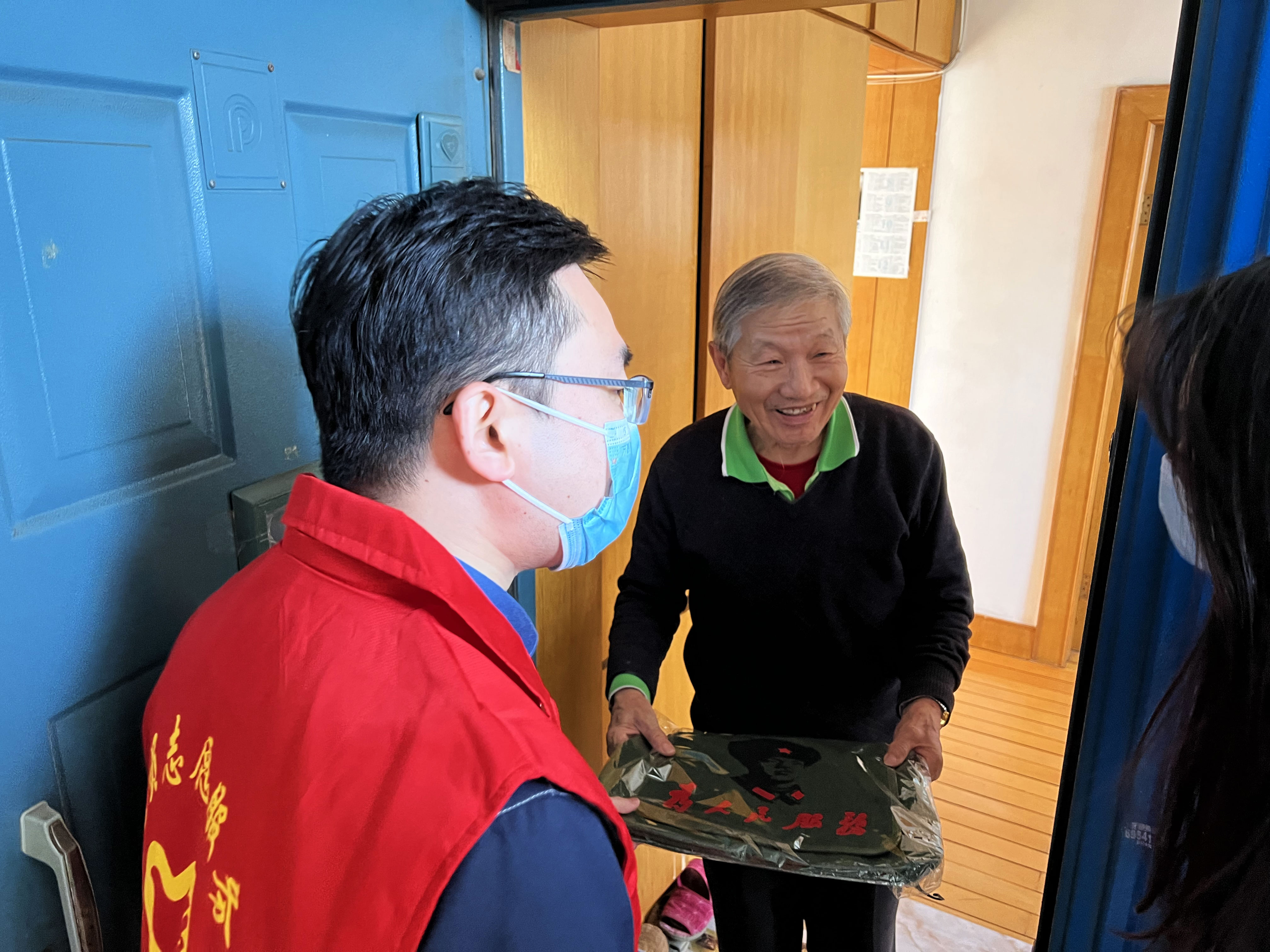 走访慰问3.jpg 走访慰问3.jpg
